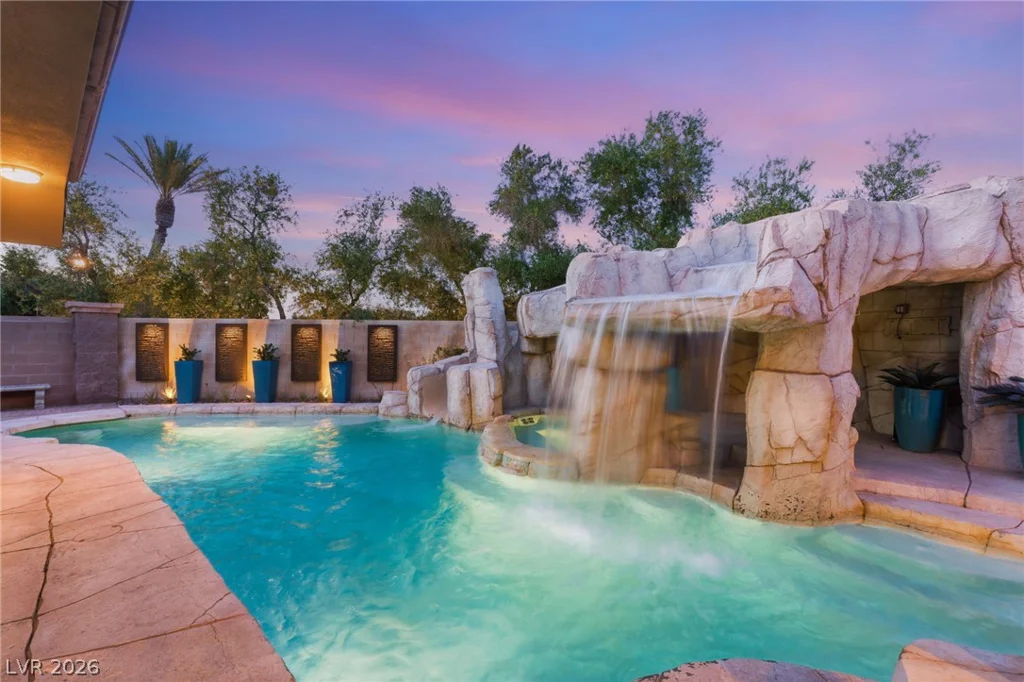 2960 American River, Las Vegas, NV 89135