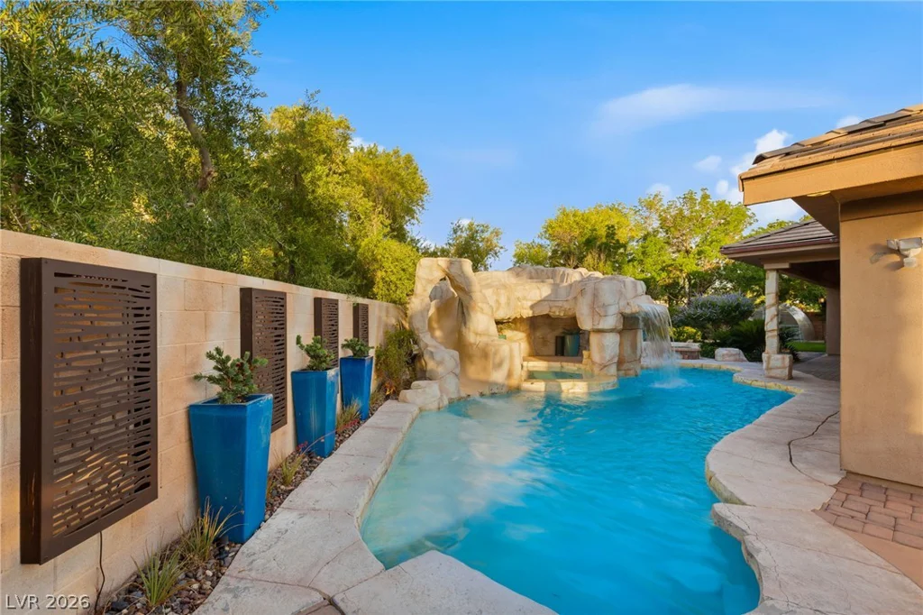 2960 American River, Las Vegas, NV 89135