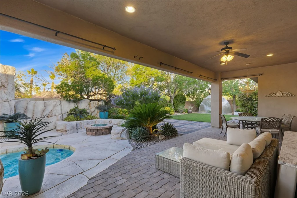 2960 American River, Las Vegas, NV 89135