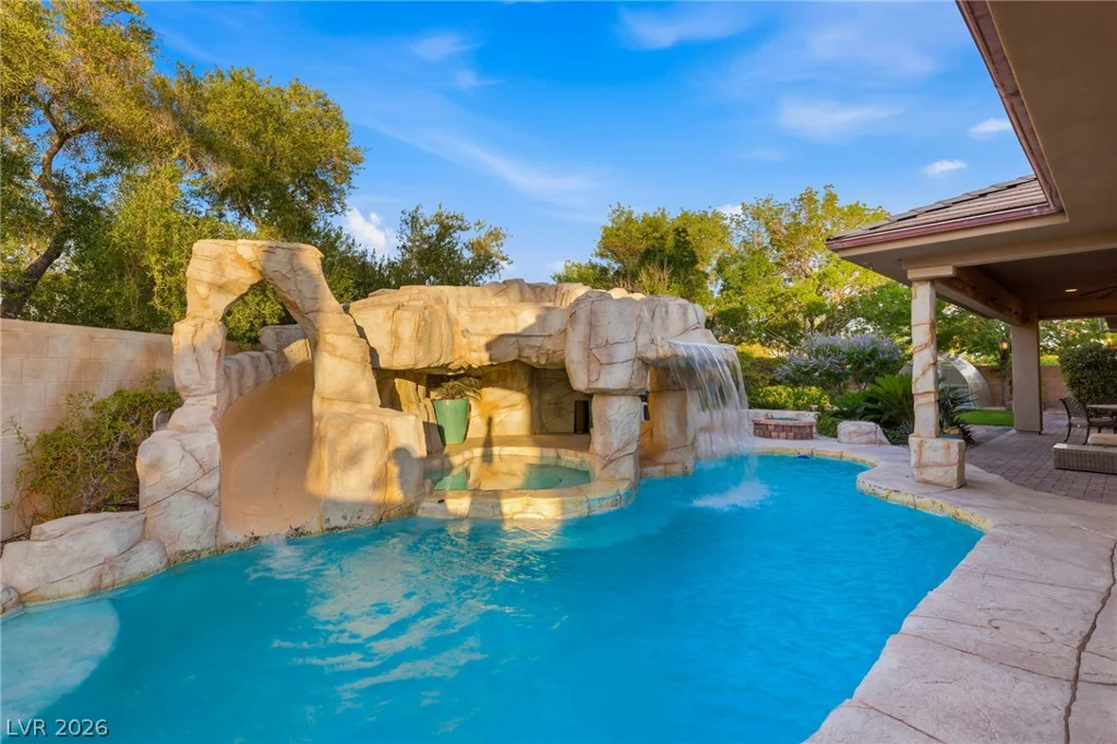 2960 American River, Las Vegas, NV 89135