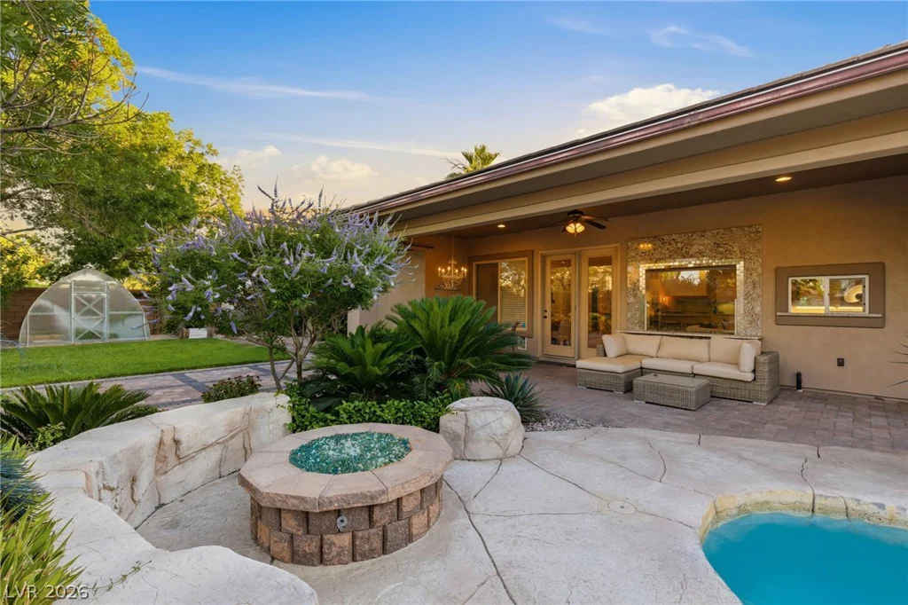2960 American River, Las Vegas, NV 89135