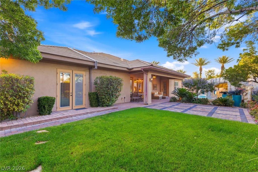 2960 American River, Las Vegas, NV 89135