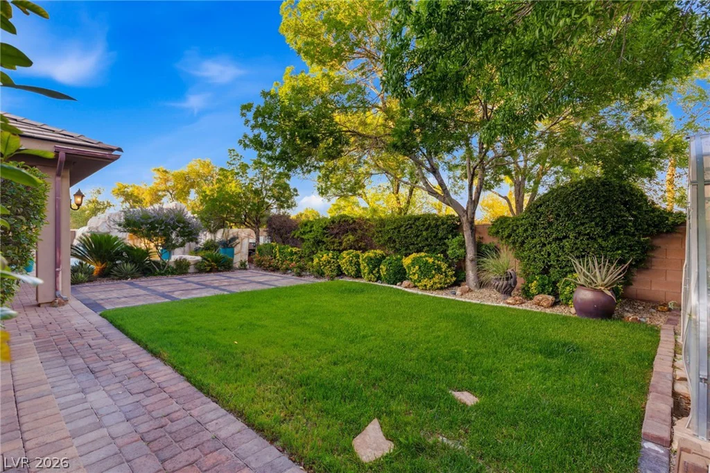 2960 American River, Las Vegas, NV 89135