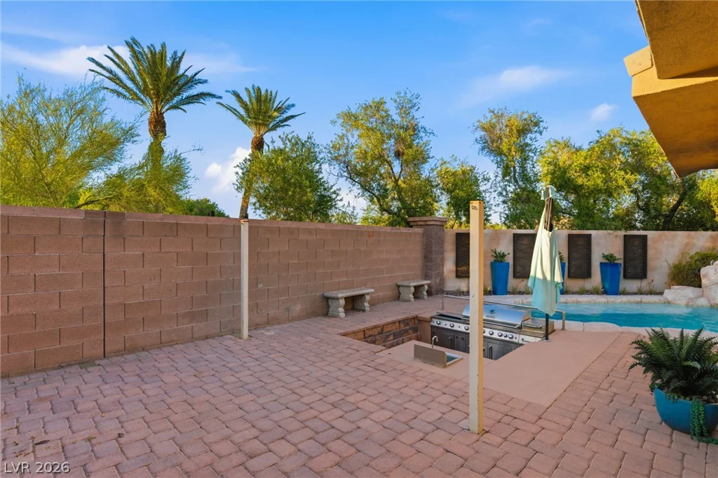 2960 American River, Las Vegas, NV 89135