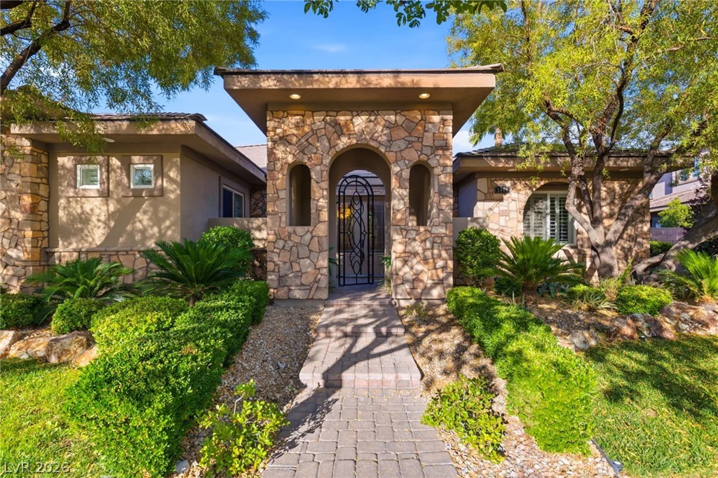2960 American River, Las Vegas, NV 89135
