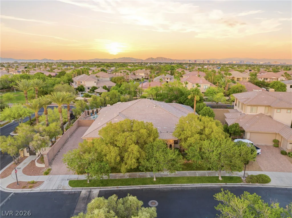 2960 American River, Las Vegas, NV 89135