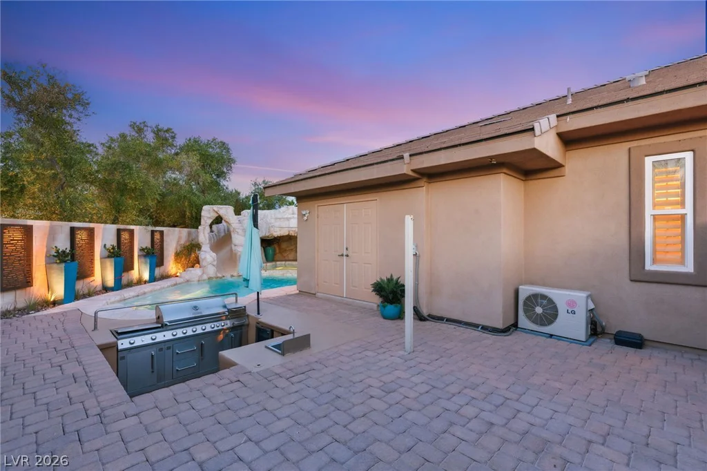 2960 American River, Las Vegas, NV 89135