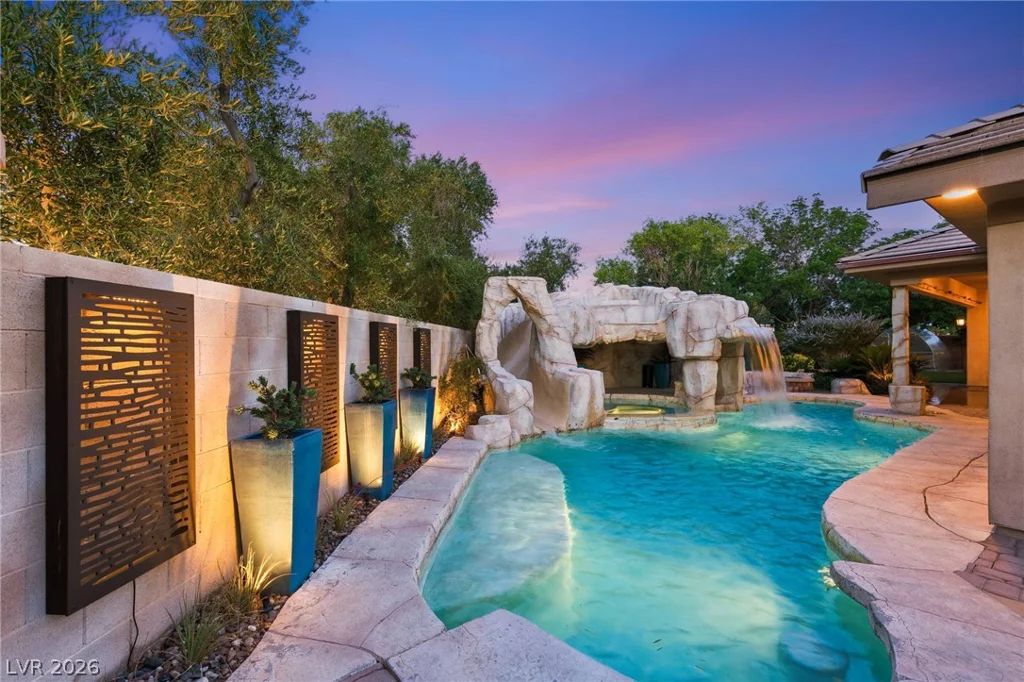 2960 American River, Las Vegas, NV 89135