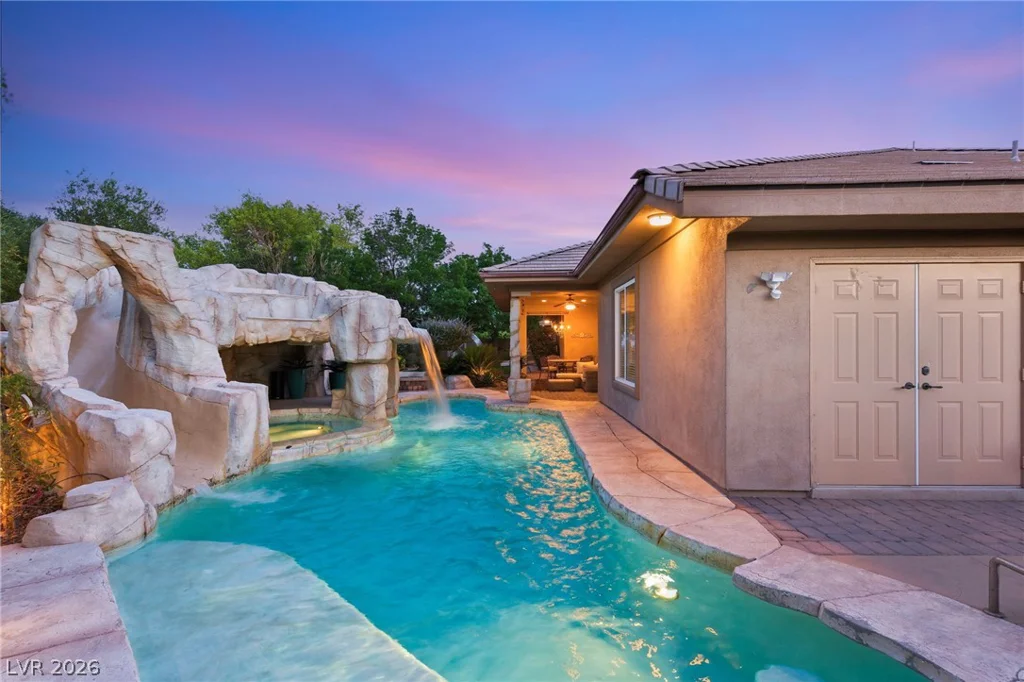 2960 American River, Las Vegas, NV 89135