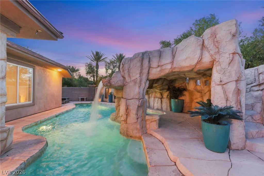 2960 American River, Las Vegas, NV 89135
