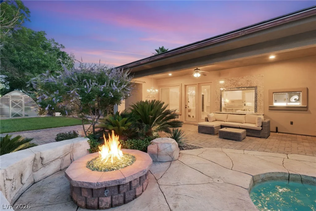 2960 American River, Las Vegas, NV 89135