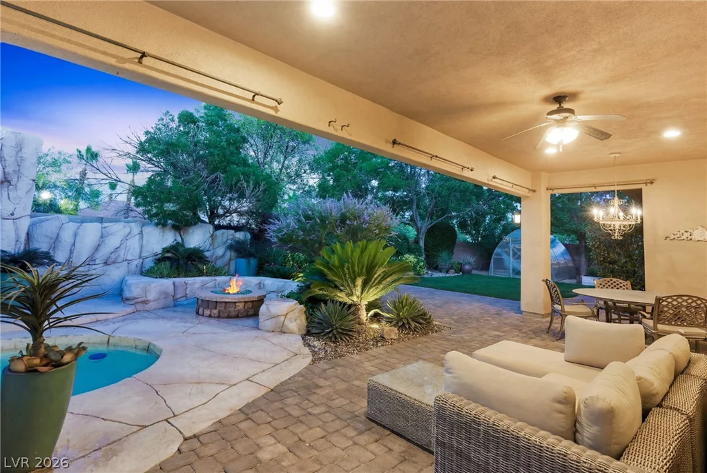 2960 American River, Las Vegas, NV 89135