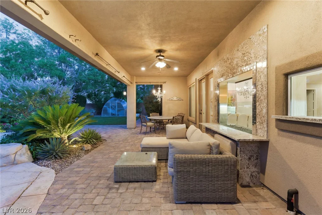 2960 American River, Las Vegas, NV 89135