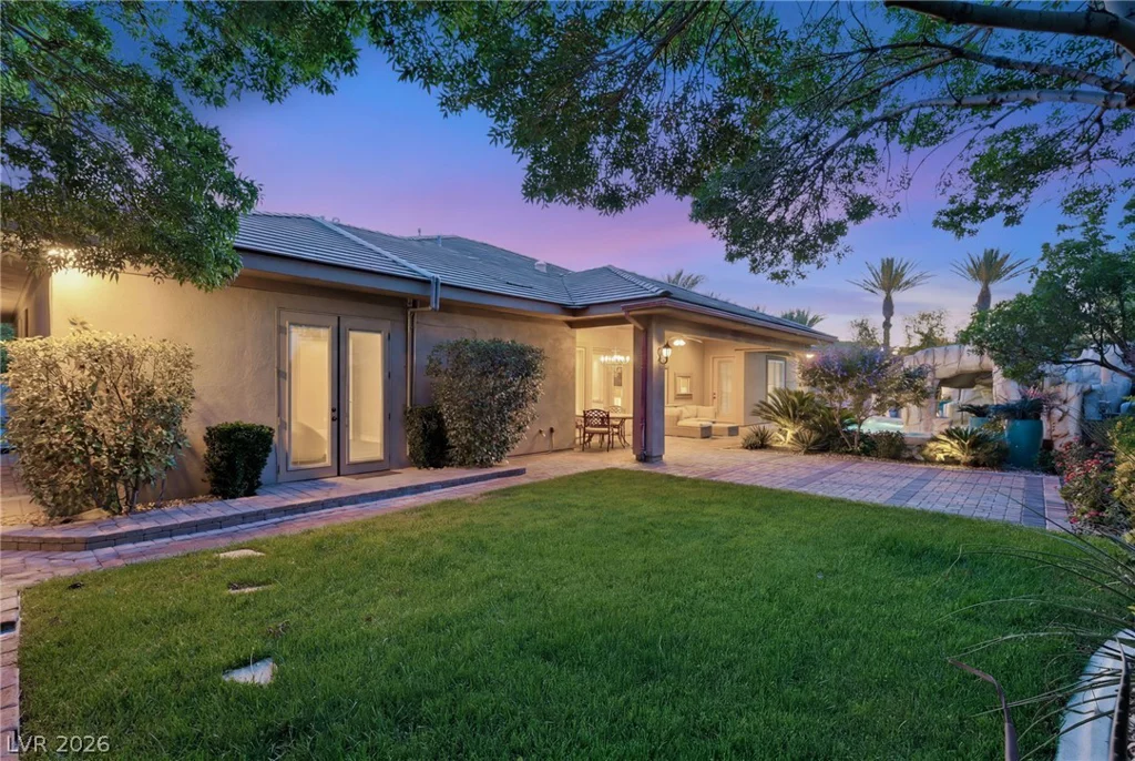 2960 American River, Las Vegas, NV 89135