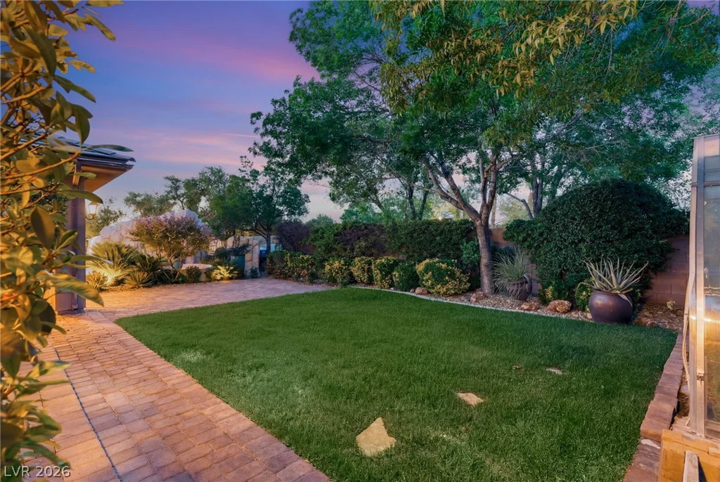 2960 American River, Las Vegas, NV 89135