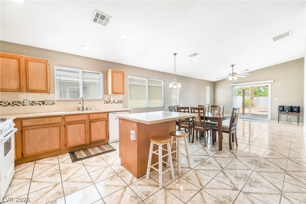 3846 Down Quilt, Las Vegas, NV 89115