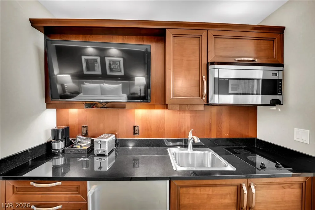125 Harmon, Las Vegas, NV 89109