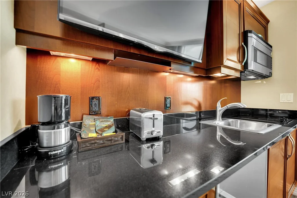 125 Harmon, Las Vegas, NV 89109