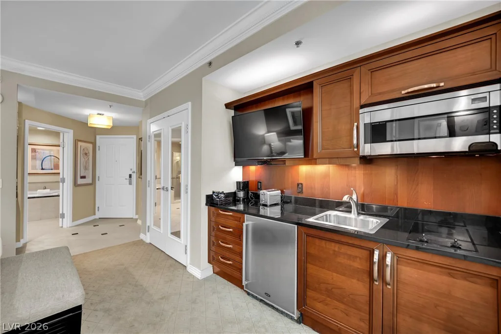 125 Harmon, Las Vegas, NV 89109
