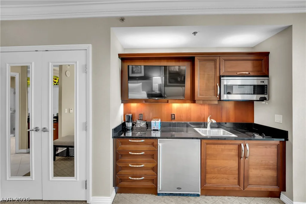125 Harmon, Las Vegas, NV 89109