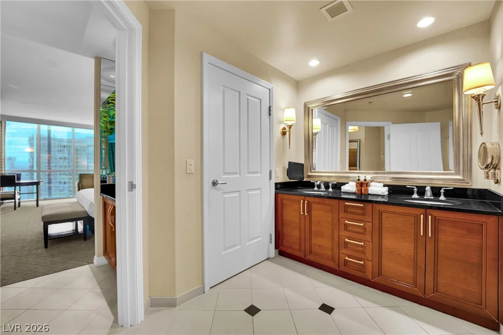 125 Harmon, Las Vegas, NV 89109