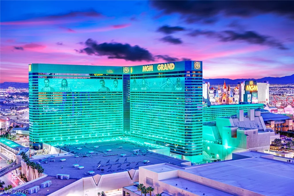 125 Harmon, Las Vegas, NV 89109