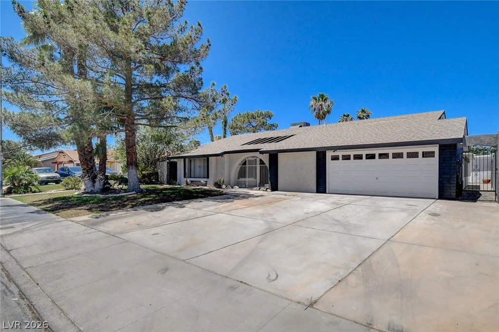5134 Desert Inn, Las Vegas, NV 89146