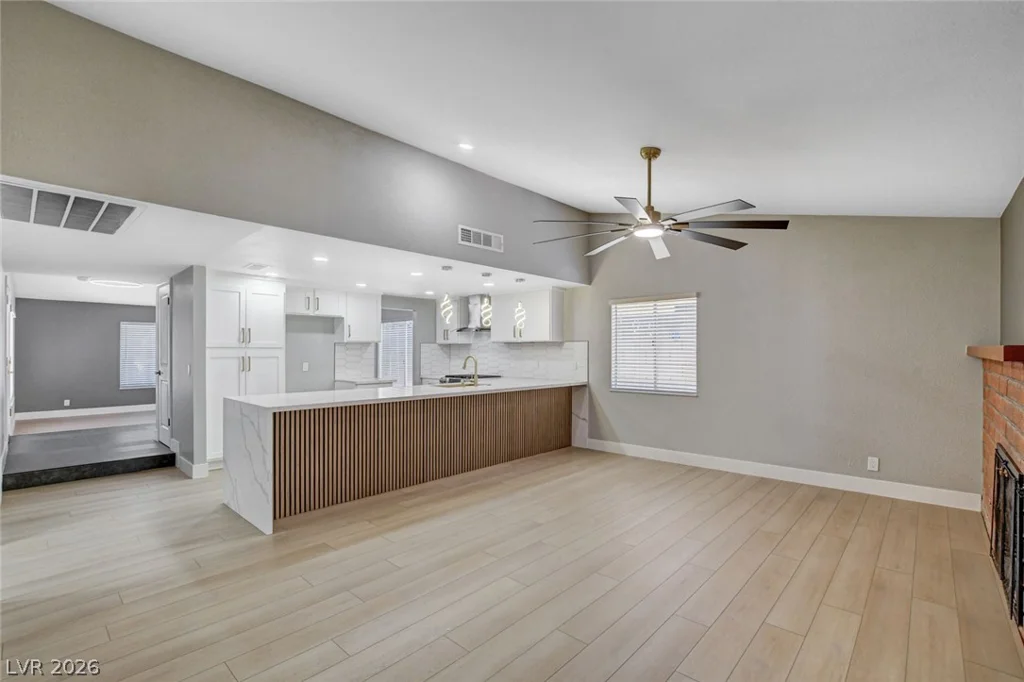 5134 Desert Inn, Las Vegas, NV 89146