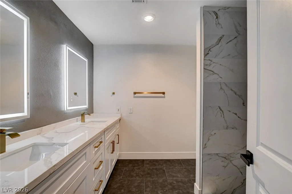 5134 Desert Inn, Las Vegas, NV 89146