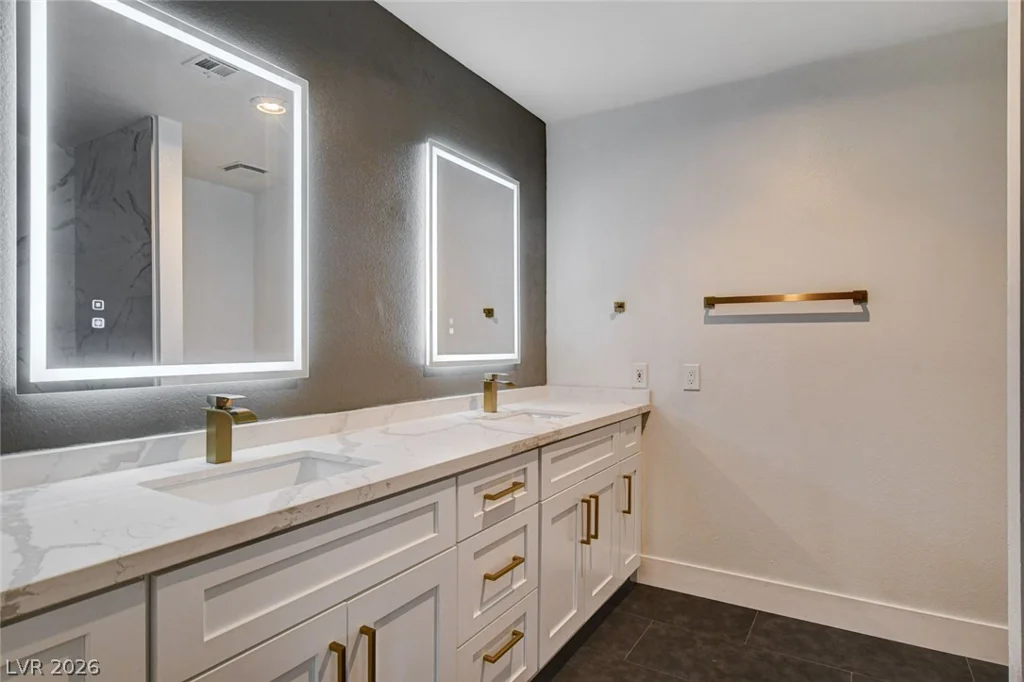 5134 Desert Inn, Las Vegas, NV 89146