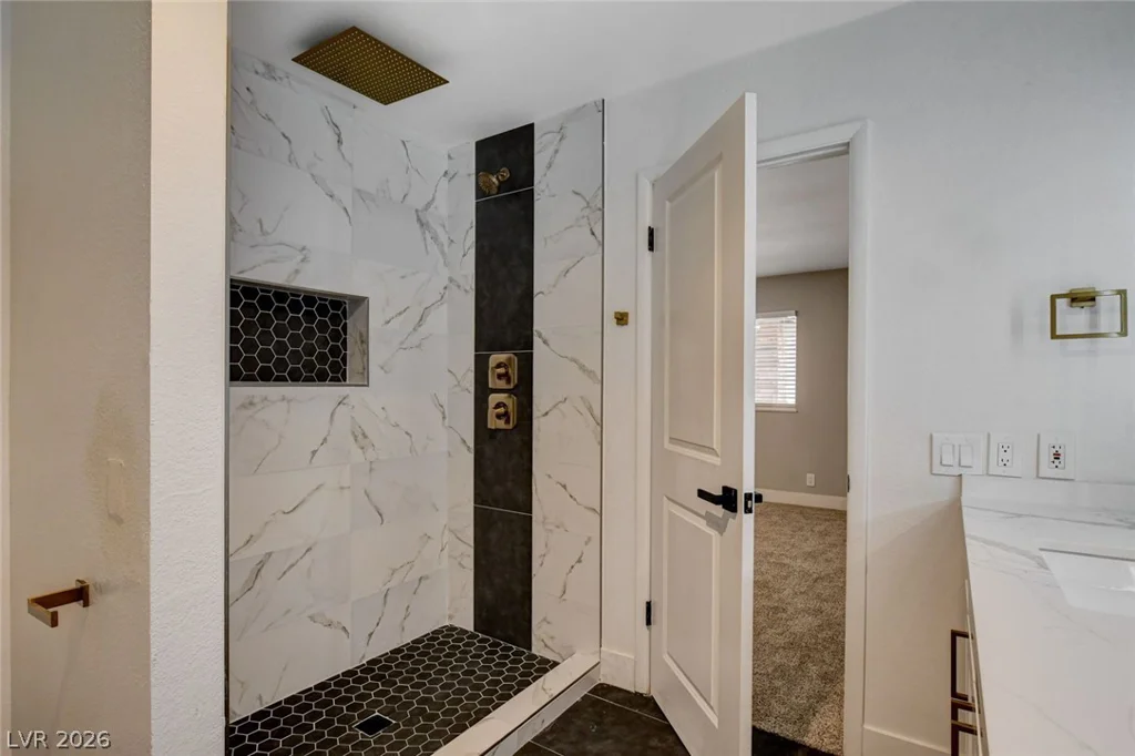 5134 Desert Inn, Las Vegas, NV 89146