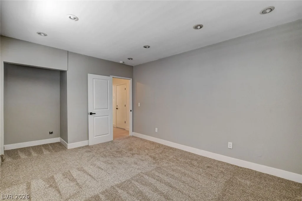 5134 Desert Inn, Las Vegas, NV 89146