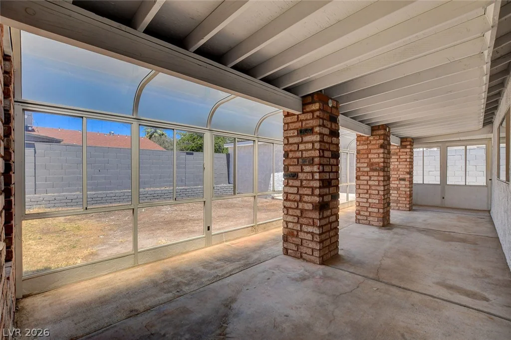 5134 Desert Inn, Las Vegas, NV 89146