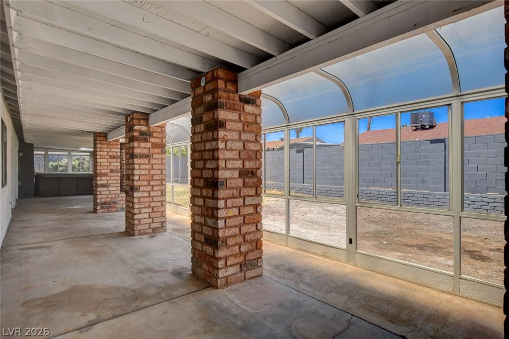 5134 Desert Inn, Las Vegas, NV 89146