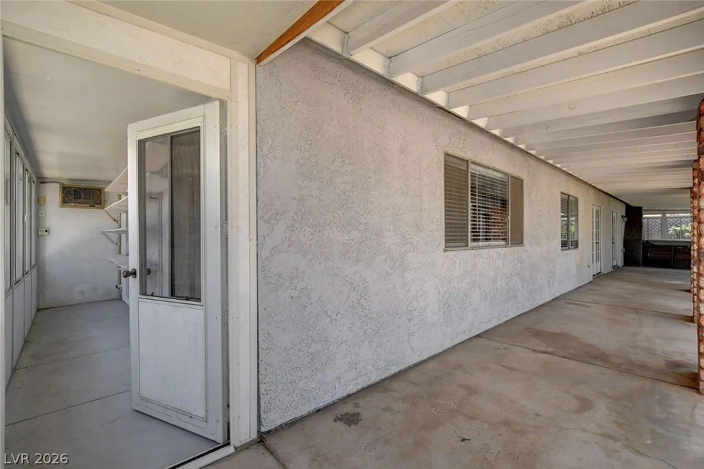 5134 Desert Inn, Las Vegas, NV 89146