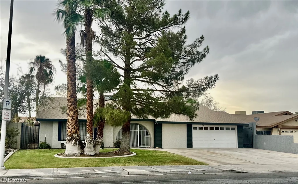 5134 Desert Inn, Las Vegas, NV 89146