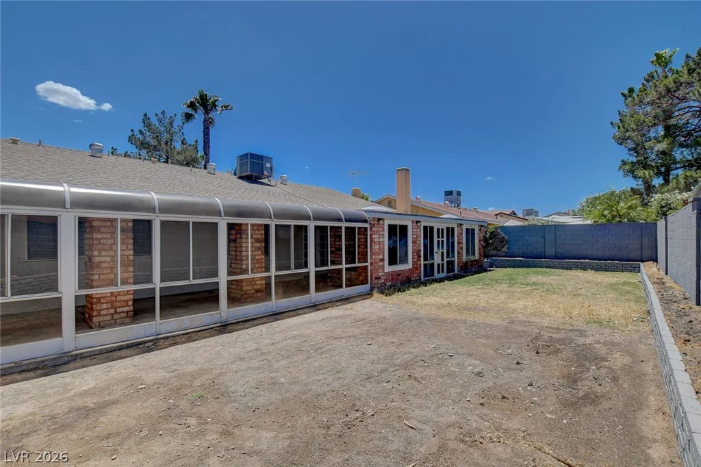 5134 Desert Inn, Las Vegas, NV 89146