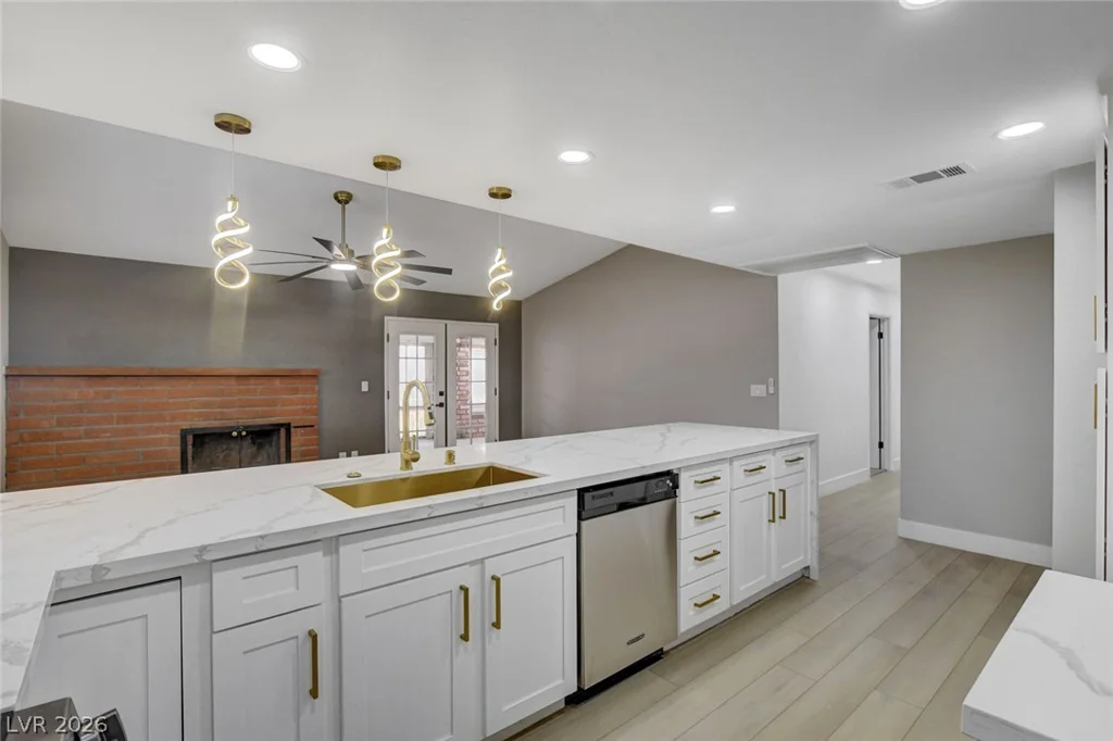 5134 Desert Inn, Las Vegas, NV 89146