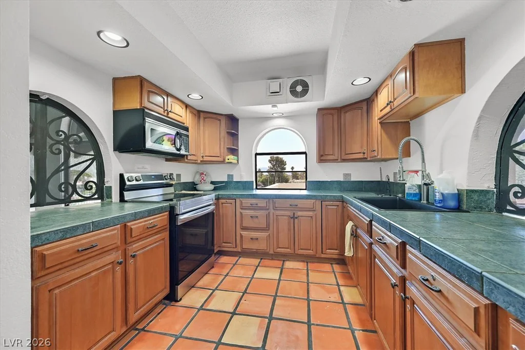 3305 Plaza Del Paz, Las Vegas, NV 89102