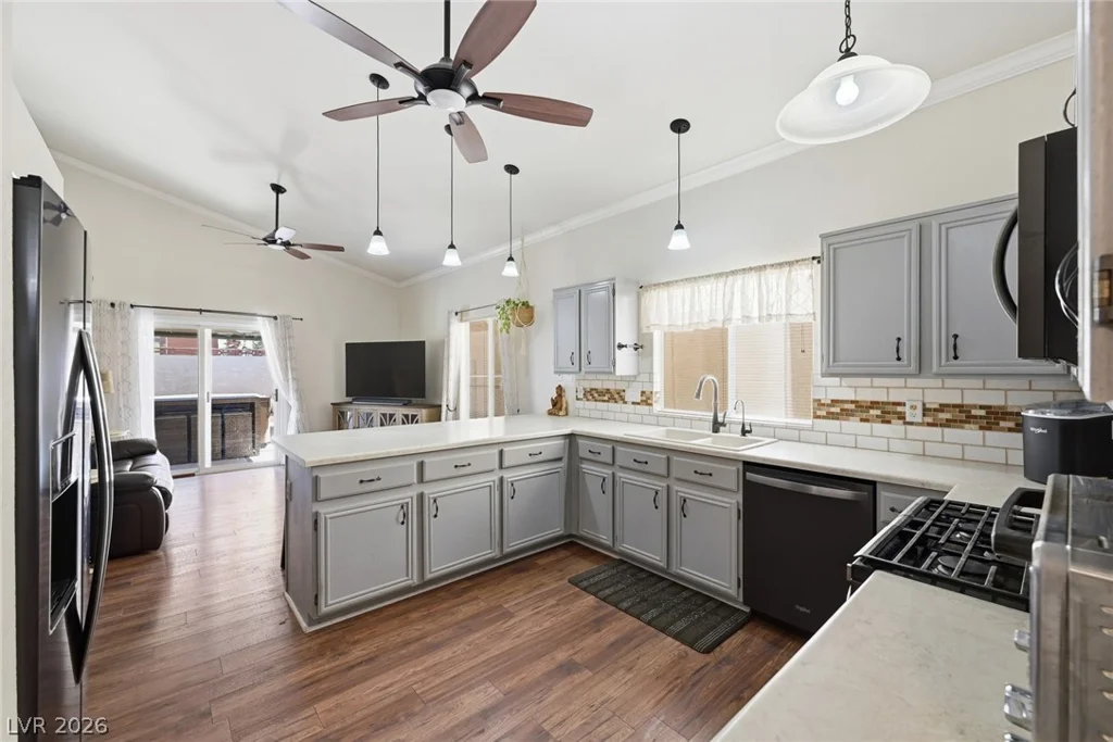 8121 Dolphin Landing, Las Vegas, NV 89128