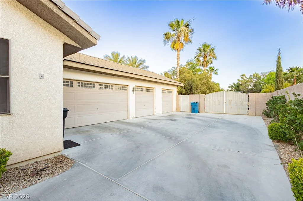5905 Castleberry Peak, Las Vegas, NV 89131