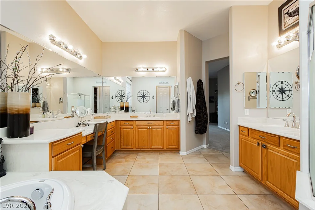 5905 Castleberry Peak, Las Vegas, NV 89131