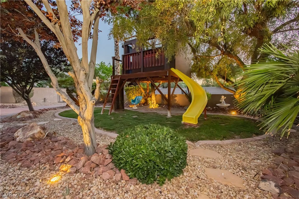 5905 Castleberry Peak, Las Vegas, NV 89131