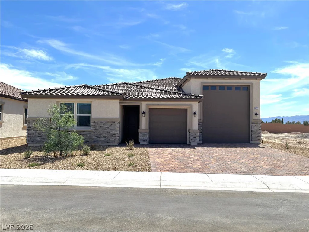 5678 Victoria Falls, Pahrump, NV 89061