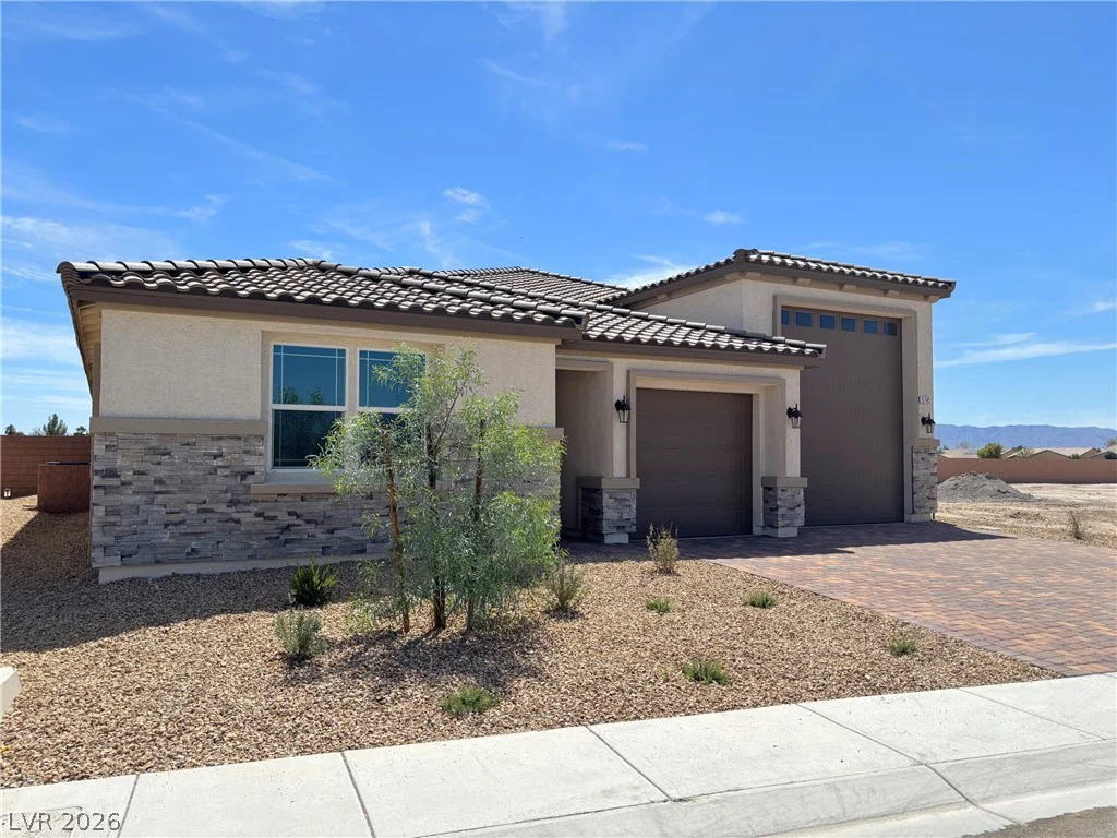 5678 Victoria Falls, Pahrump, NV 89061