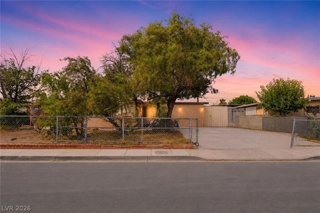 3220 Reynolds, North Las Vegas, NV 89030