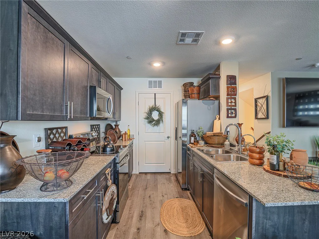 7002 Midnight Bronze, North Las Vegas, NV 89086