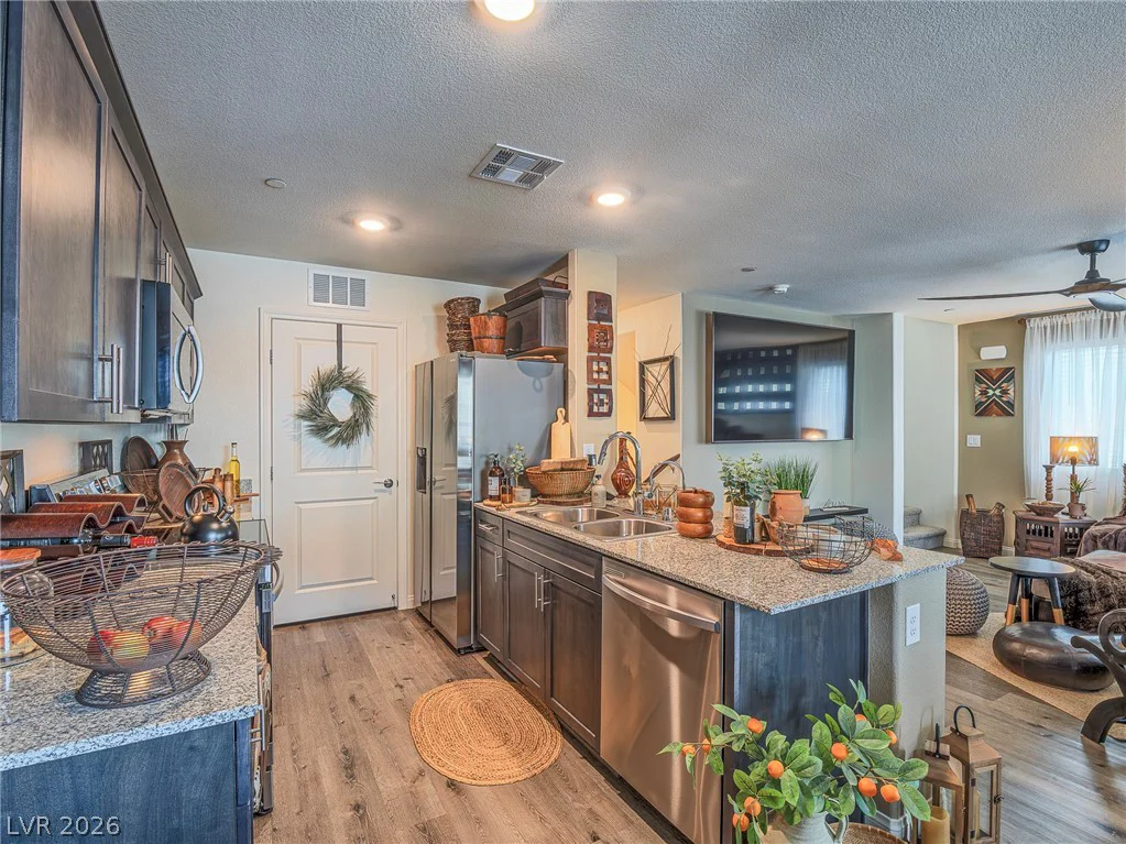 7002 Midnight Bronze, North Las Vegas, NV 89086