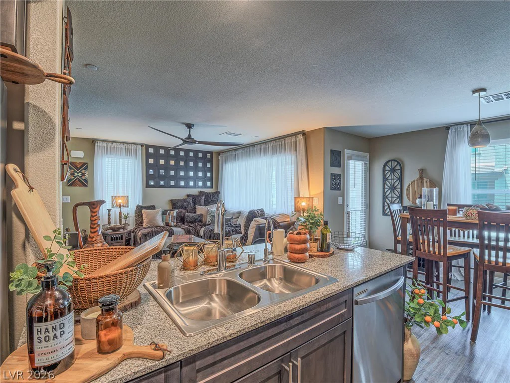 7002 Midnight Bronze, North Las Vegas, NV 89086