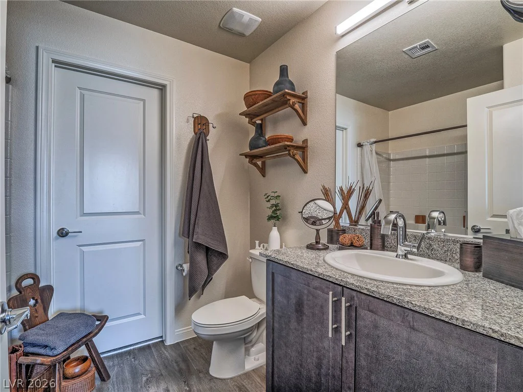 7002 Midnight Bronze, North Las Vegas, NV 89086